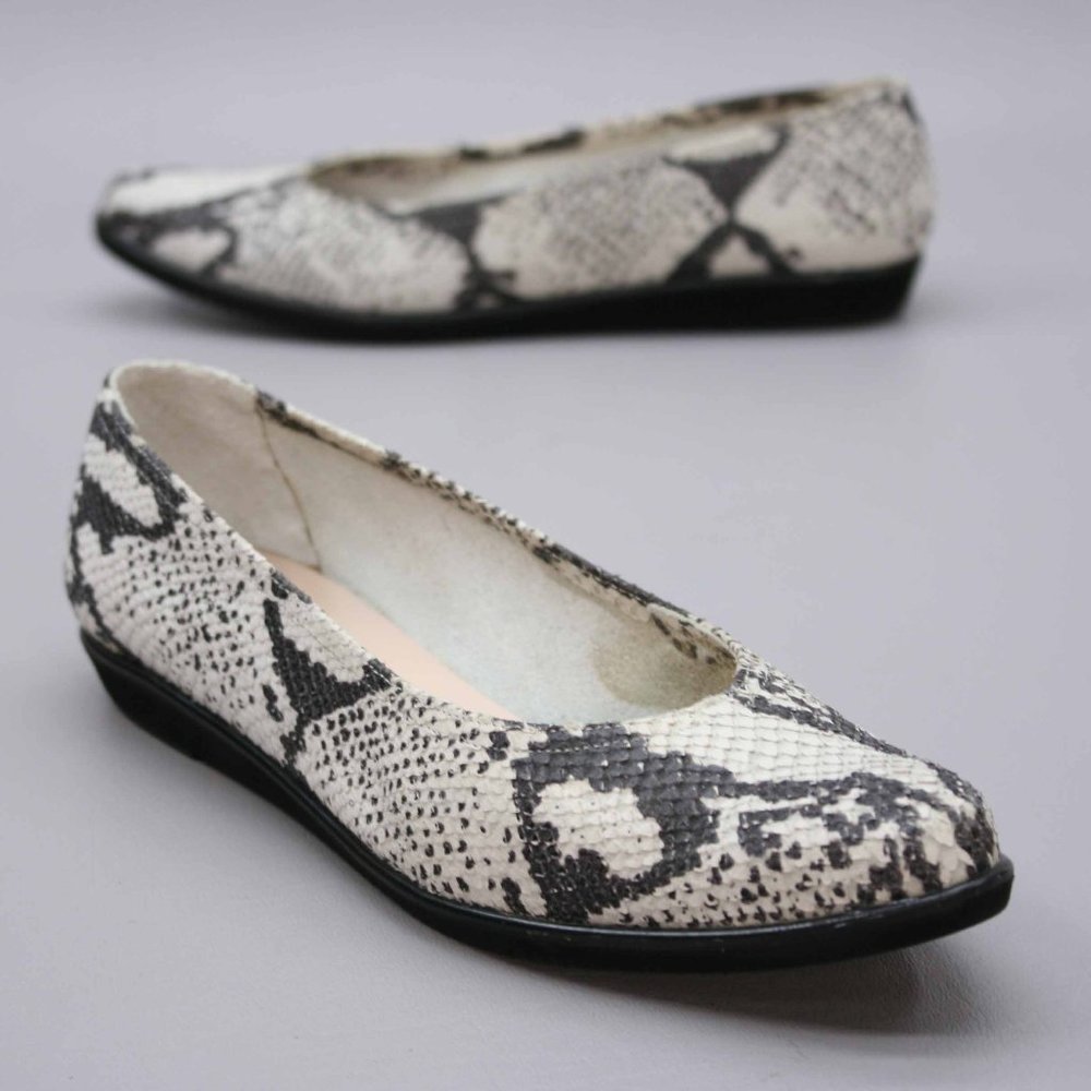 Salvatore Ferragamo Ladies 7.5 3A Extra Narrow